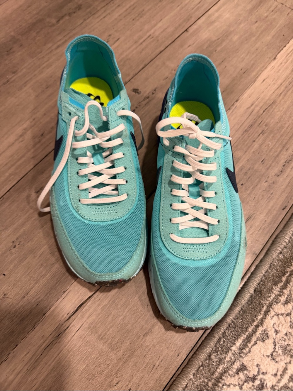 Nike Aqua Teal Runner with White Laces and Lime Insole